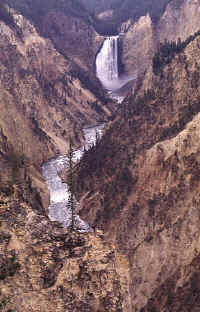 01._Yellowstone_Falls.jpg (66644 bytes)